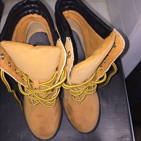 Tan platform ankle bootie👢 - Picture 8 of 8